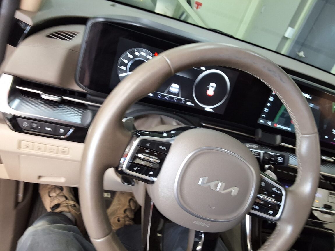 KIA NEW CARNIVAL (KA4) HI-LIMOUSINE 4-SEATER GASOLINE SIGNATURE 2022 - zdjęcie 23