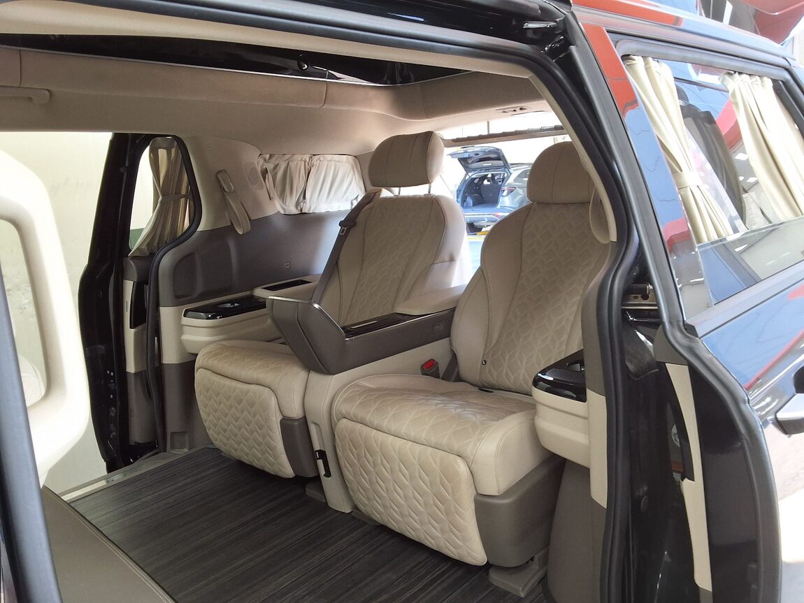 KIA NEW CARNIVAL (KA4) HI-LIMOUSINE 4-SEATER GASOLINE SIGNATURE 2022 - zdjęcie 13