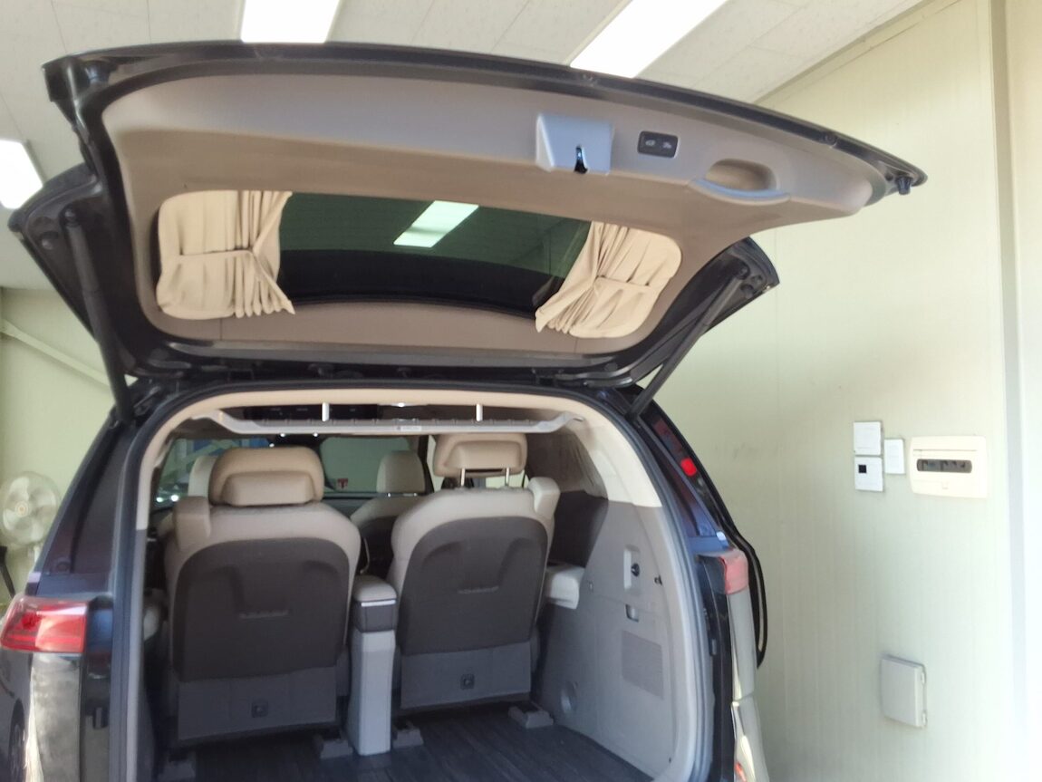 KIA NEW CARNIVAL (KA4) HI-LIMOUSINE 4-SEATER GASOLINE SIGNATURE 2022 - zdjęcie 16