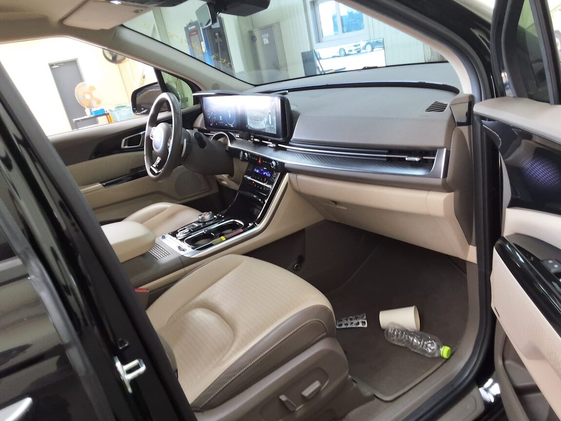 KIA NEW CARNIVAL (KA4) HI-LIMOUSINE 4-SEATER GASOLINE SIGNATURE 2022 - zdjęcie 15