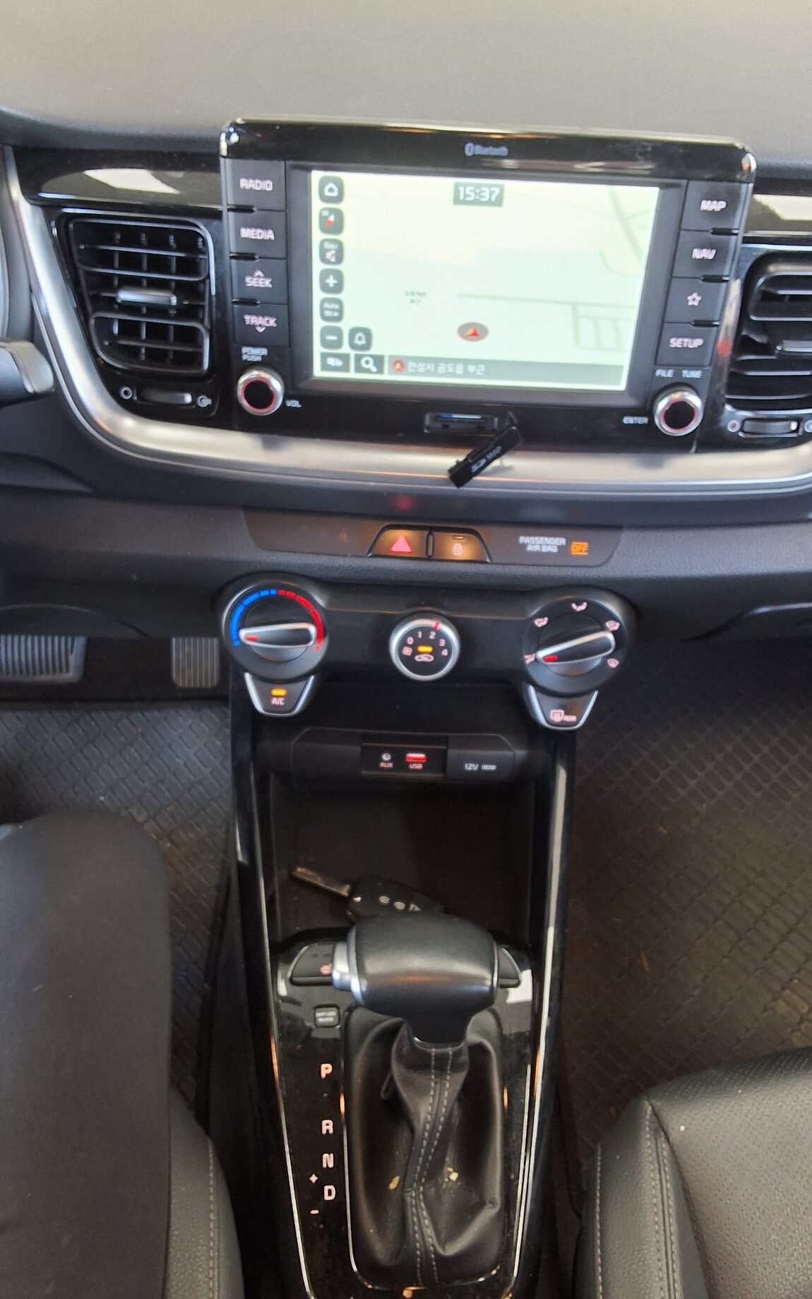KIA STONIC 1.4 GASOLINE DELUXE 2019 - zdjęcie 18