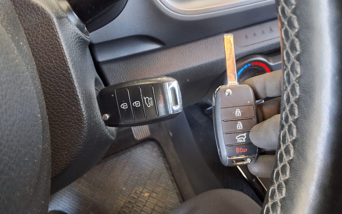 KIA STONIC 1.4 GASOLINE DELUXE 2019 - zdjęcie 20