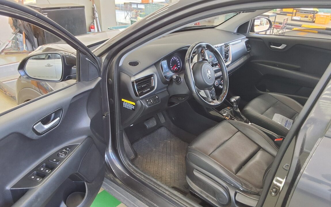 KIA STONIC 1.4 GASOLINE DELUXE 2019 - zdjęcie 10