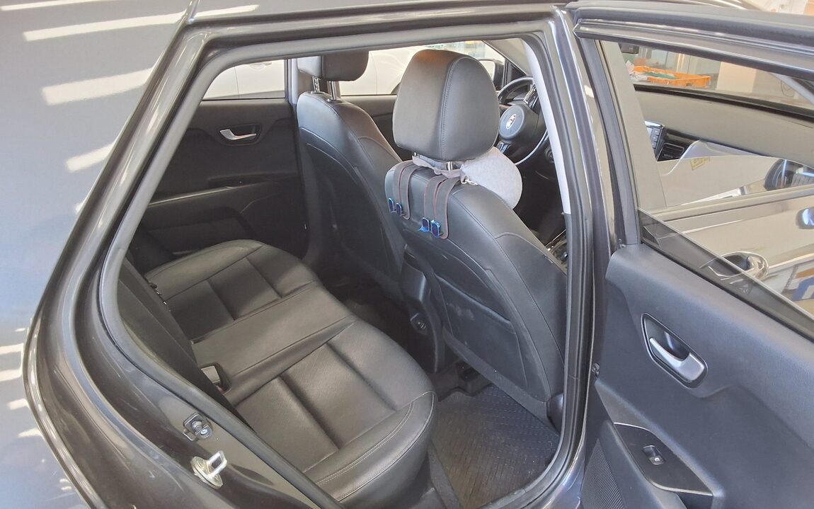 KIA STONIC 1.4 GASOLINE DELUXE 2019 - zdjęcie 13