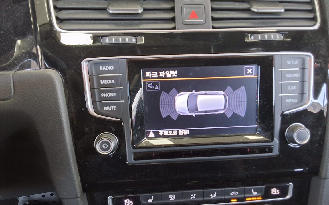 VOLKSWAGEN GOLF (7TH GEN) 2.0 TDI 2013 - zdjęcie 19