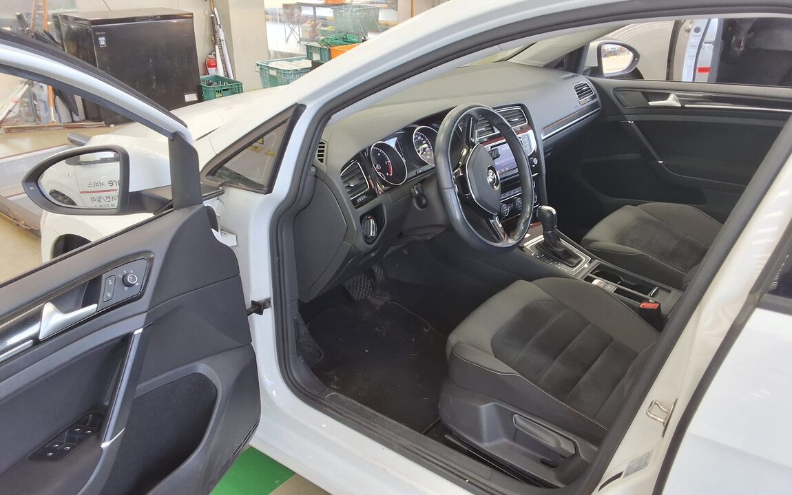 VOLKSWAGEN GOLF (7TH GEN) 2.0 TDI 2013 - zdjęcie 10