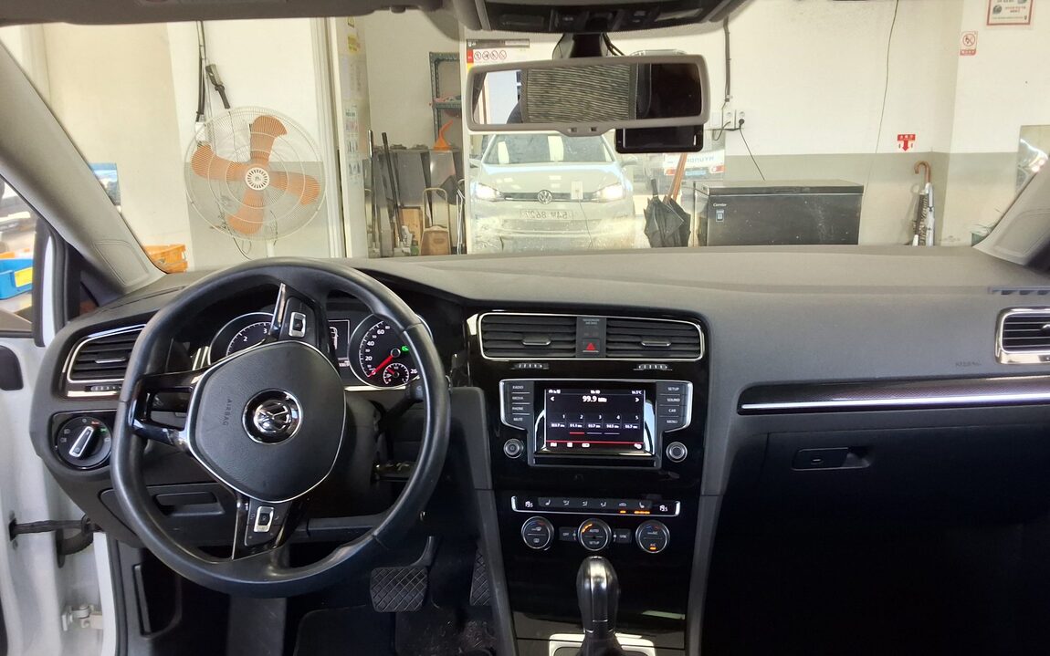 VOLKSWAGEN GOLF (7TH GEN) 2.0 TDI 2013 - zdjęcie 11
