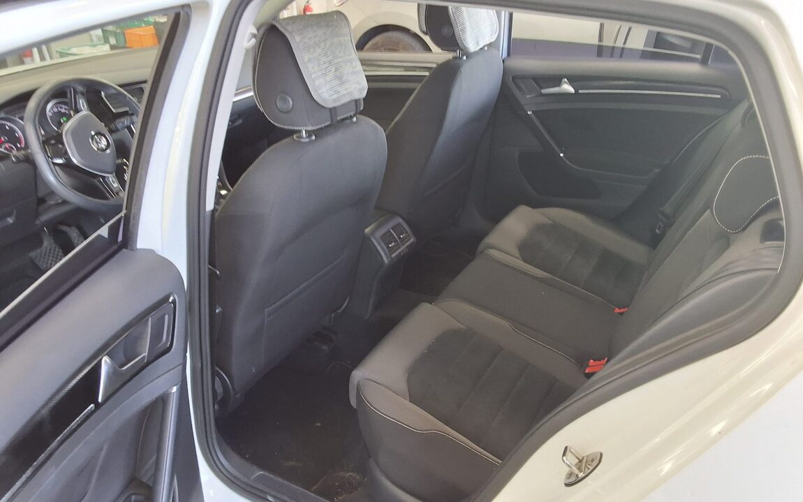 VOLKSWAGEN GOLF (7TH GEN) 2.0 TDI 2013 - zdjęcie 12