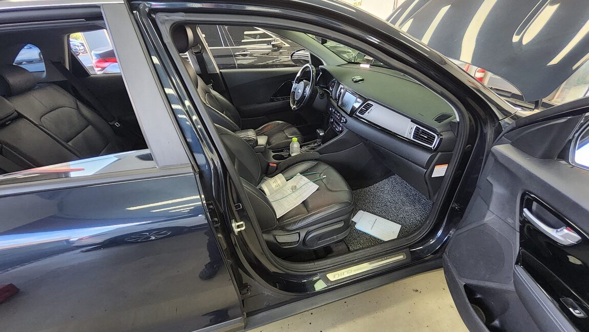 KIA NIRO 1.6 HYBRID NOBLESSE 2018 - zdjęcie 14
