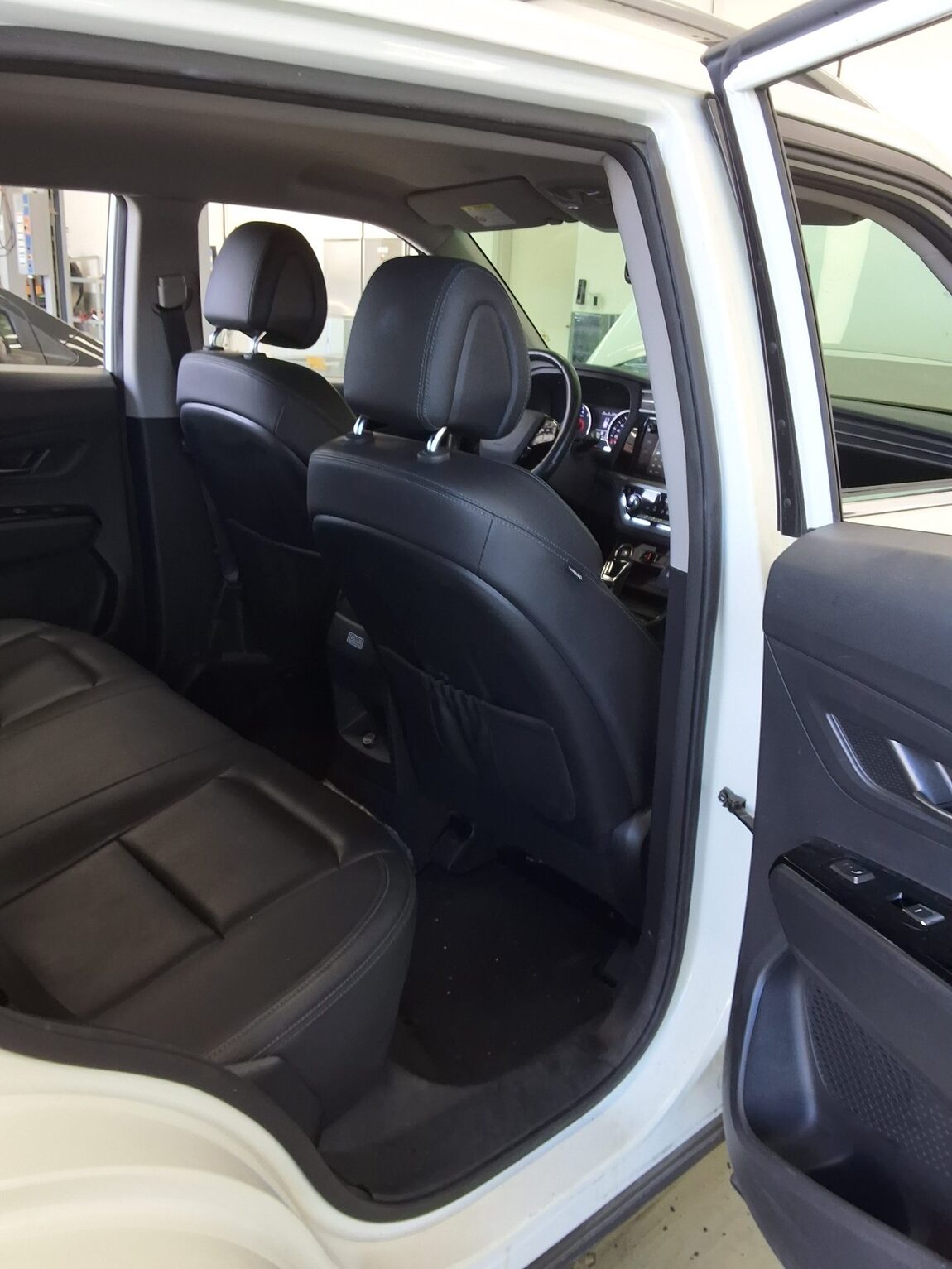 KG MOBILITY (SSANGYONG) ALL NEW KORANDO 1.5 GASOLINE 2WD C5 2021 - zdjęcie 13