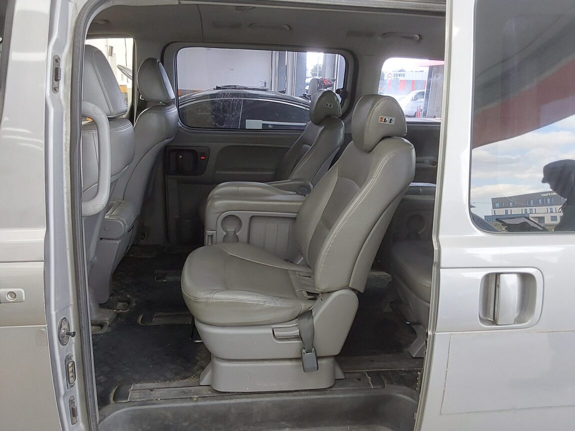 HYUNDAI GRAND STAREX 12-SEATER DIESEL SMART 2017 - zdjęcie 12