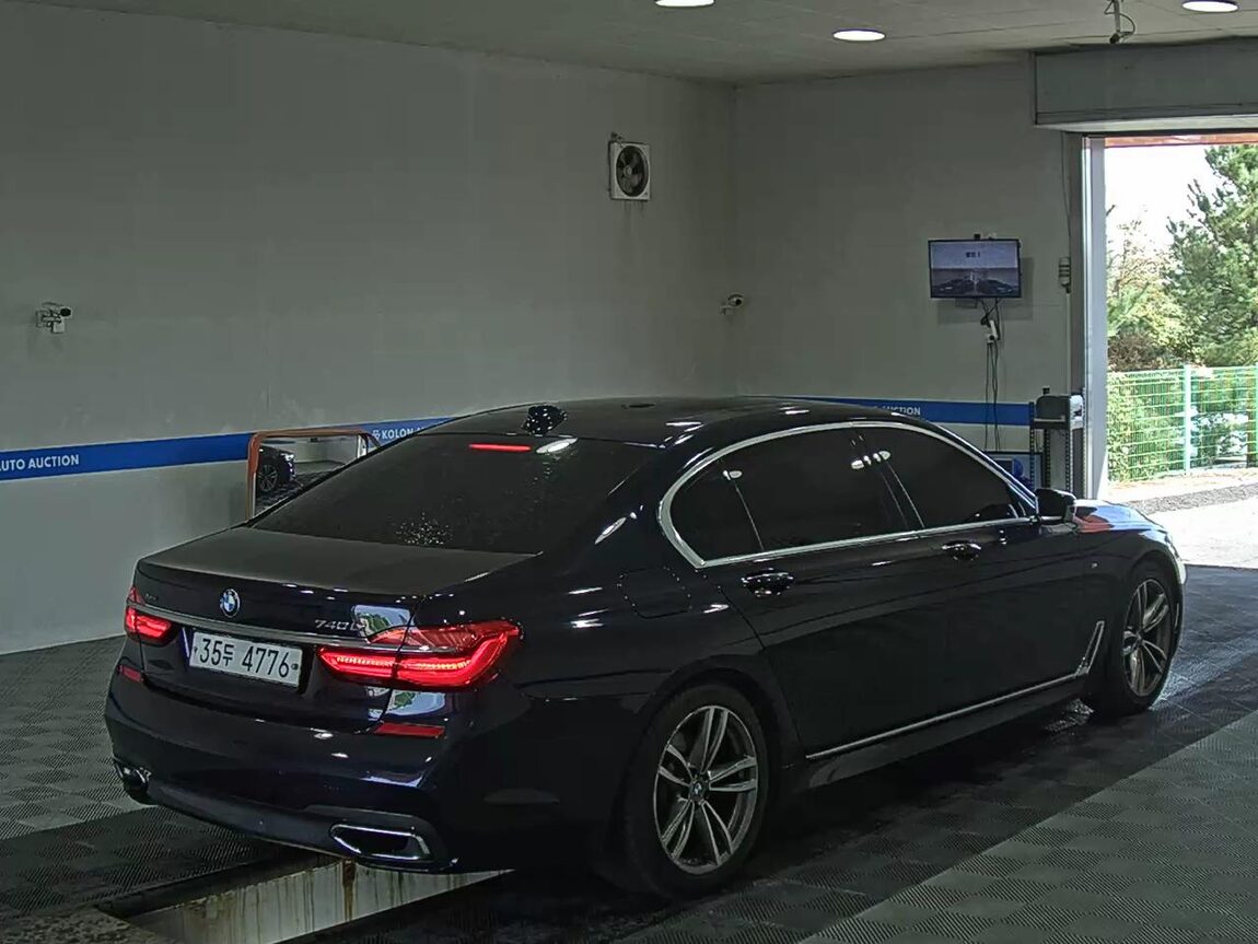 BMW 7 SERIES (6TH GEN) 740Li xDRIVE M SPORT PACK 2017 - zdjęcie 5