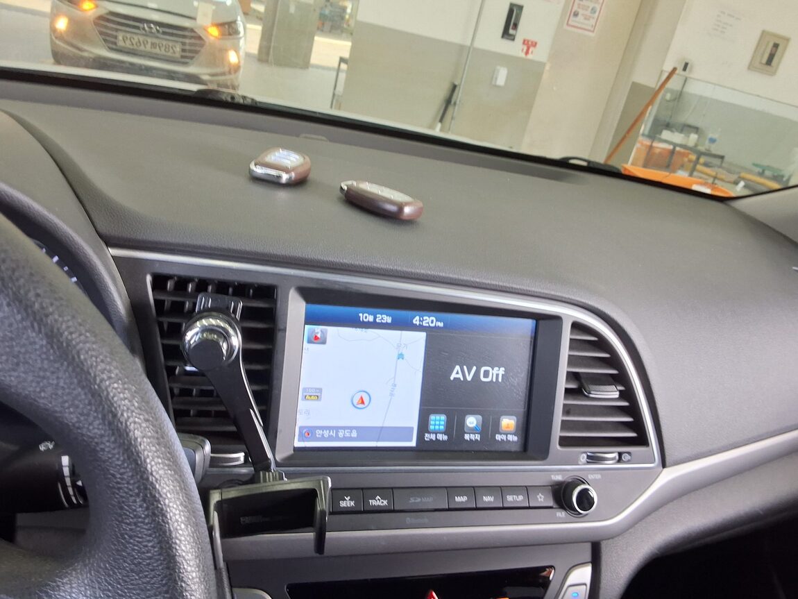 HYUNDAI AVANTE AD 1.6 GDi VALUE PLUS 2018 - zdjęcie 17