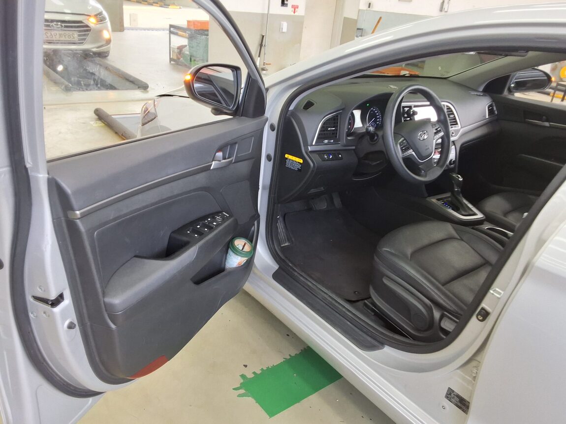 HYUNDAI AVANTE AD 1.6 GDi VALUE PLUS 2018 - zdjęcie 10