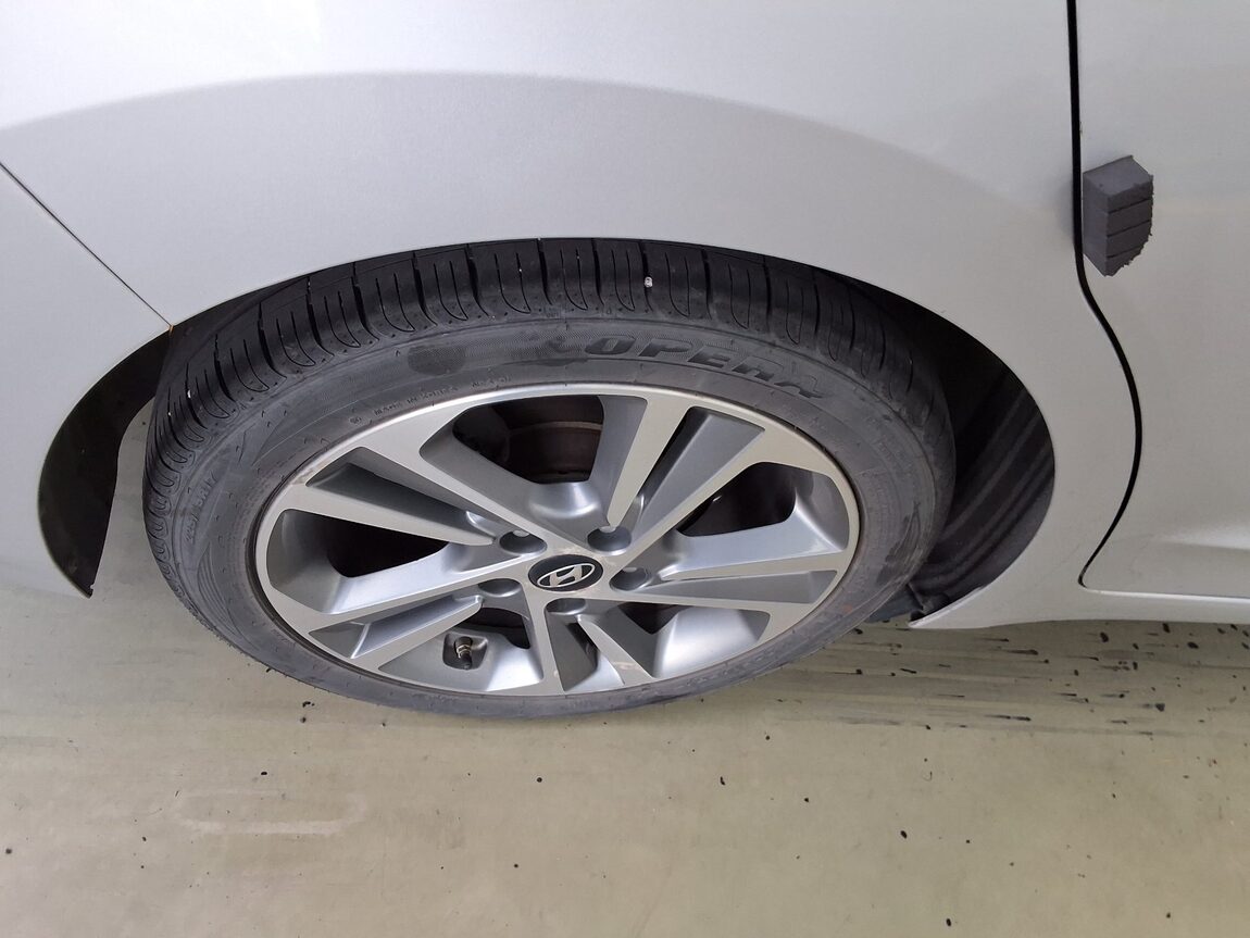 HYUNDAI AVANTE AD 1.6 GDi VALUE PLUS 2018 - zdjęcie 25