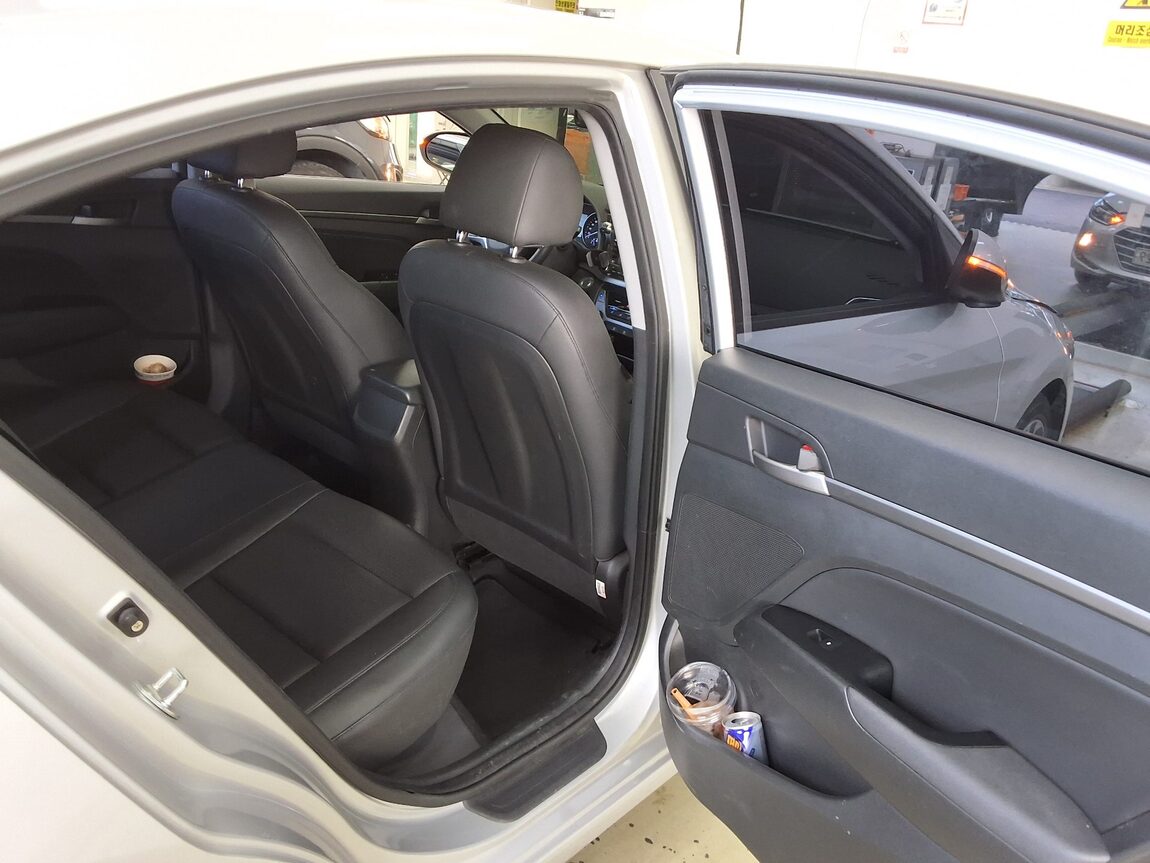 HYUNDAI AVANTE AD 1.6 GDi VALUE PLUS 2018 - zdjęcie 13
