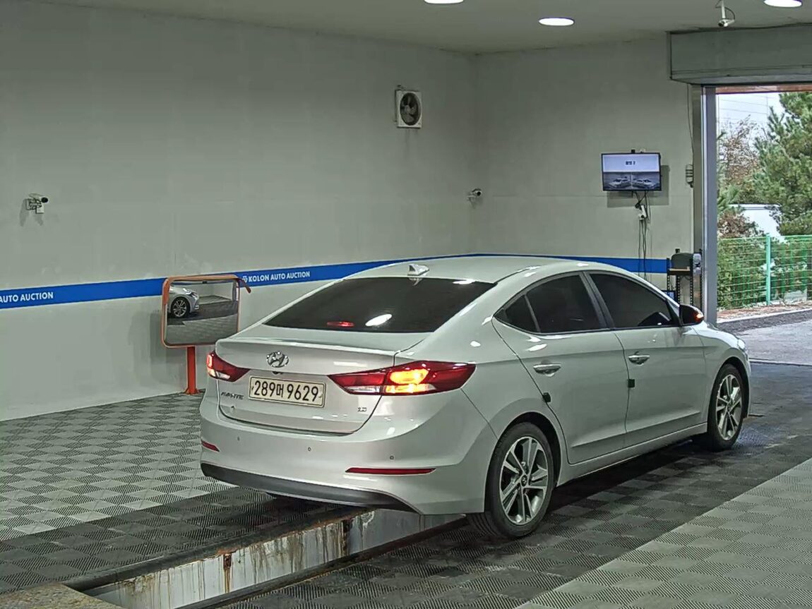 HYUNDAI AVANTE AD 1.6 GDi VALUE PLUS 2018 - zdjęcie 5
