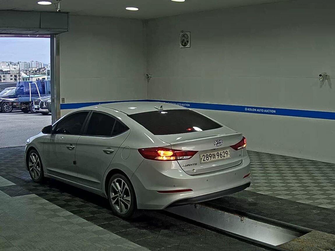 HYUNDAI AVANTE AD 1.6 GDi VALUE PLUS 2018 - zdjęcie 6