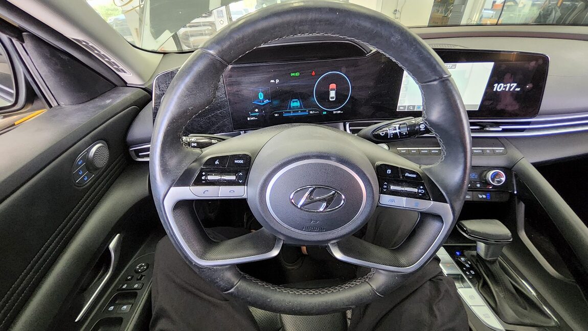 HYUNDAI AVANTE (CN7) 1.6 GASOLINE MODERN 2023 - zdjęcie 17