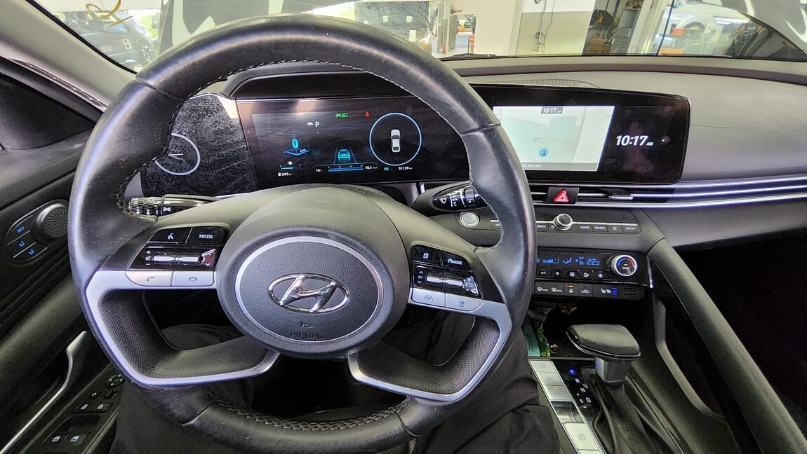 HYUNDAI AVANTE (CN7) 1.6 GASOLINE MODERN 2023 - zdjęcie 18