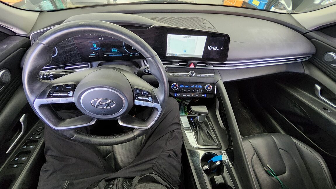 HYUNDAI AVANTE (CN7) 1.6 GASOLINE MODERN 2023 - zdjęcie 11