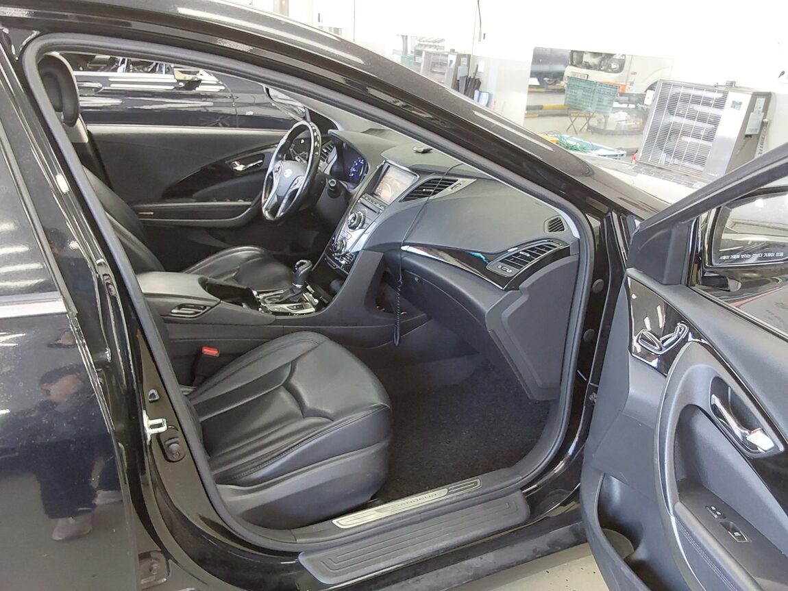 HYUNDAI GRANDEUR HG HG 240 LUXURY 2012 - zdjęcie 14