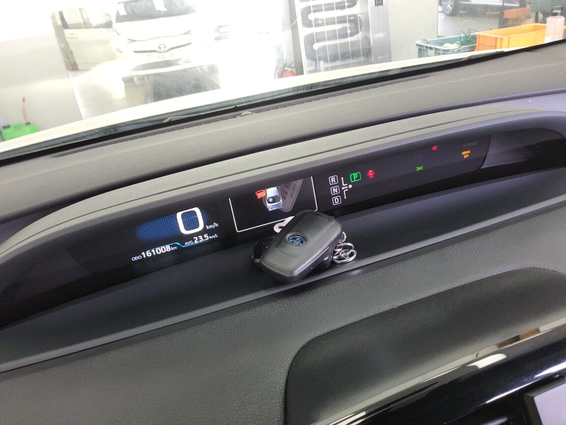 TOYOTA PRIUS (4TH GEN) 1.8 E 2017 - zdjęcie 9