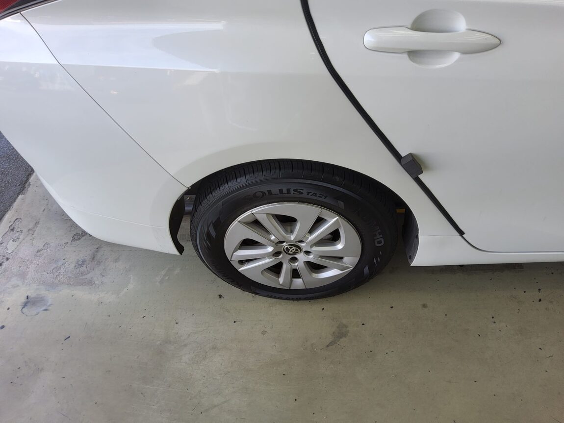 TOYOTA PRIUS (4TH GEN) 1.8 E 2017 - zdjęcie 22