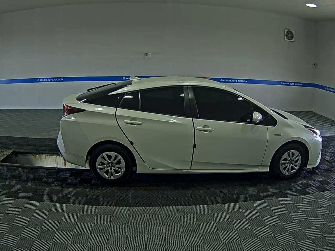 TOYOTA PRIUS (4TH GEN) 1.8 E 2017 - zdjęcie 4