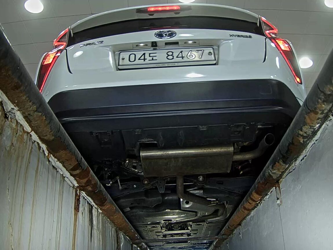 TOYOTA PRIUS (4TH GEN) 1.8 E 2017 - zdjęcie 8