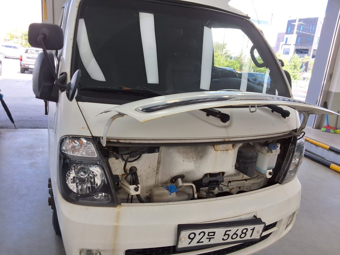 KIA BONGO III CARGO FREEZER BOX TRUCK 1.2 TON STANDARD CAB 2017 - zdjęcie 17