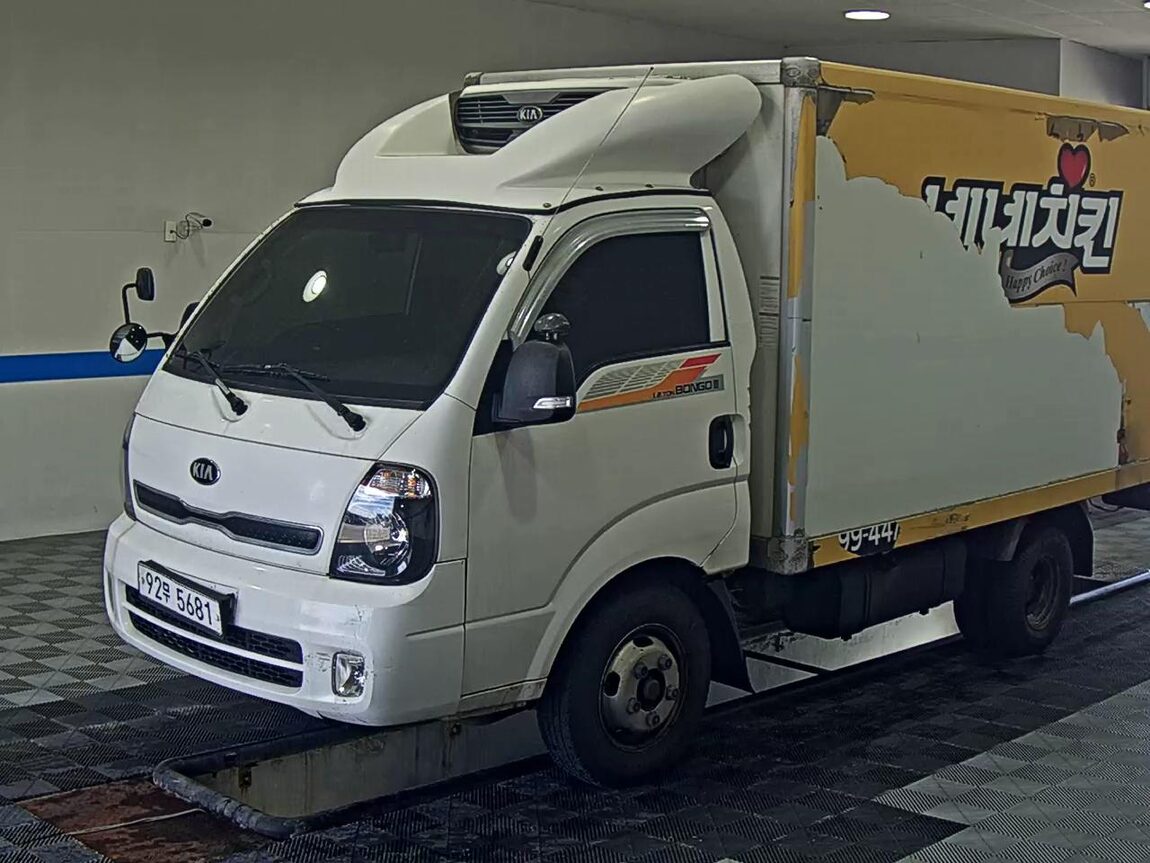 KIA BONGO III CARGO FREEZER BOX TRUCK 1.2 TON STANDARD CAB 2017 - zdjęcie 2