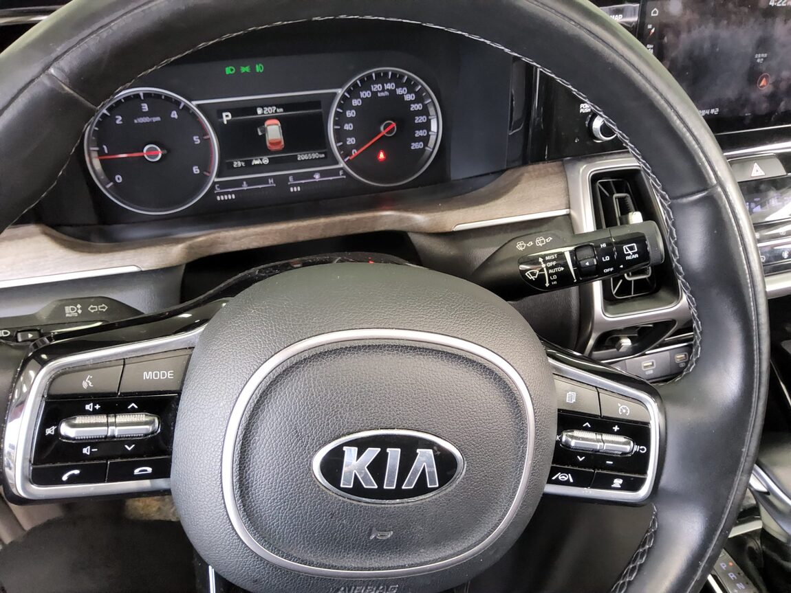 KIA NEW SORENTO (MQ4) 2.2 DIESEL 2WD PRESTIGE 2021 - zdjęcie 17