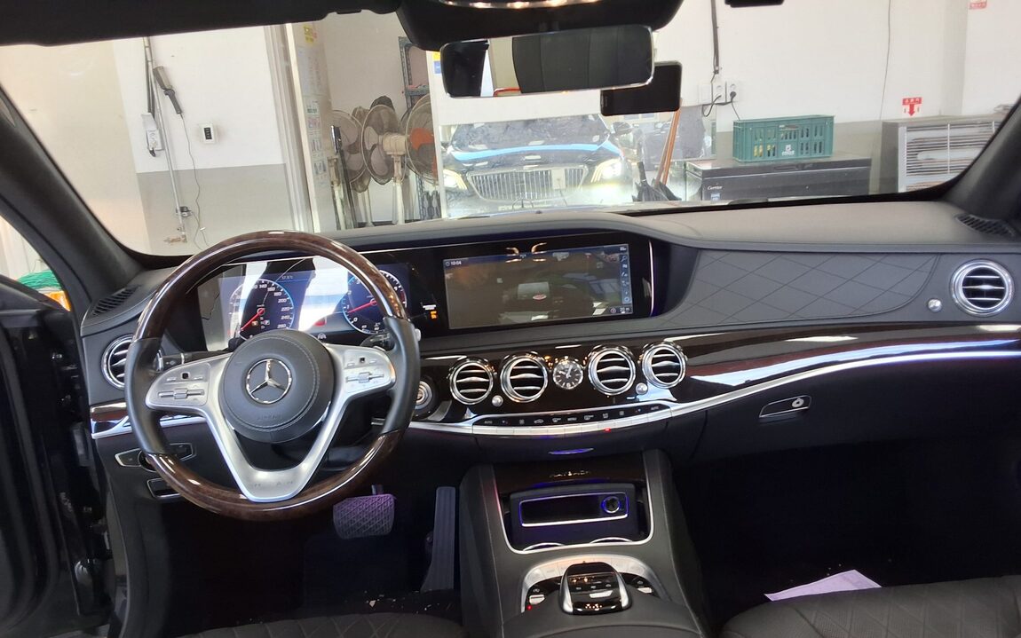 MERCEDES-BENZ S-CLASS (6TH GEN) MAYBACH S560 2020 - zdjęcie 11