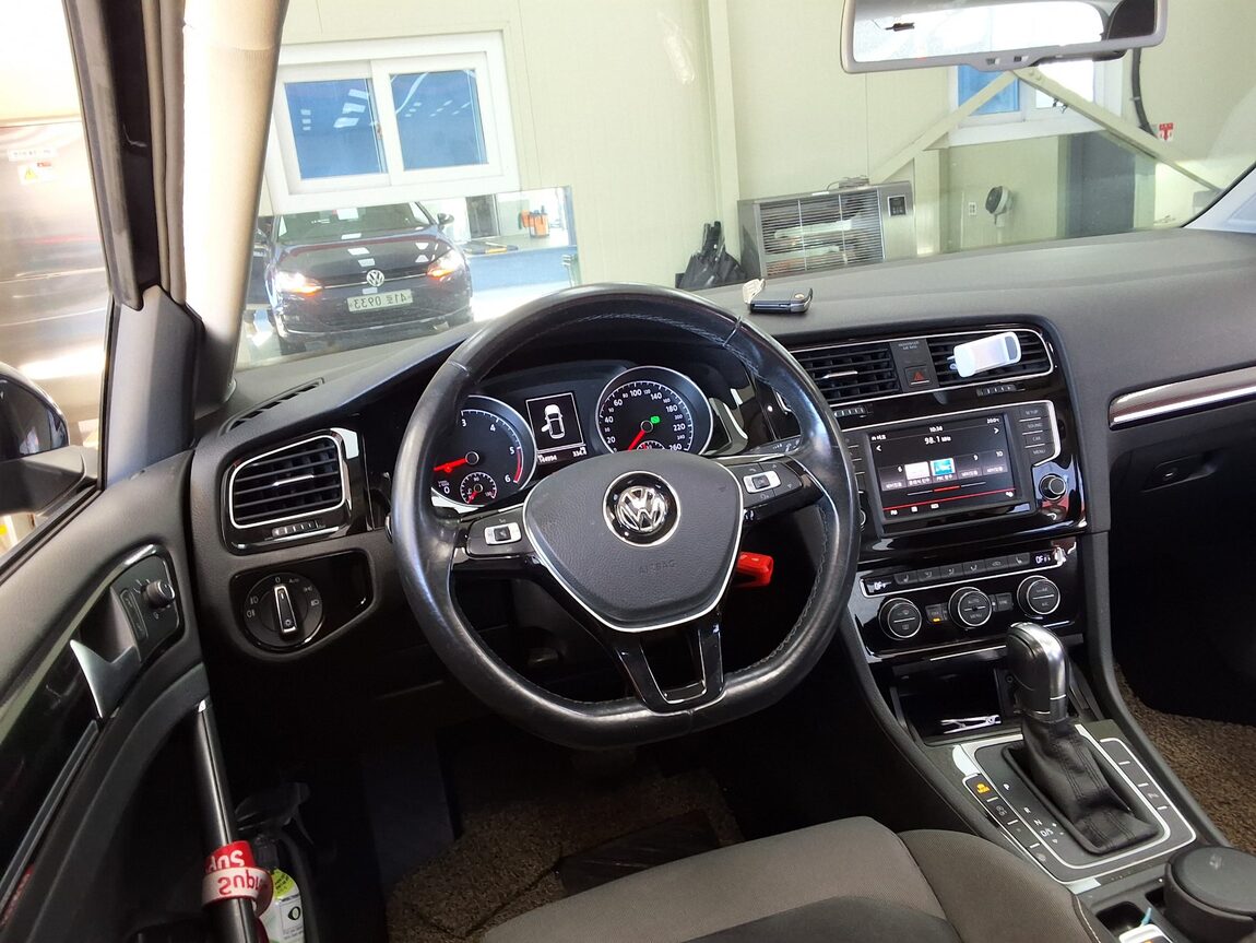 VOLKSWAGEN GOLF (7TH GEN) 2.0 TDI 2016 - zdjęcie 12