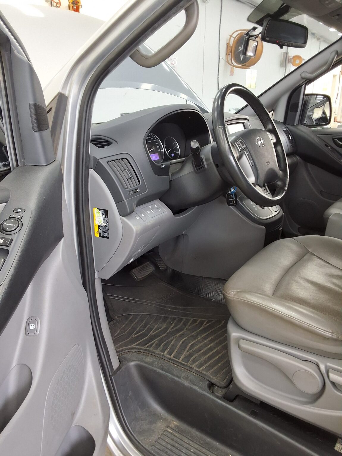 HYUNDAI THE NEW GRAND STAREX 5-SEATER DIESEL VAN MODERN 2019 - zdjęcie 10