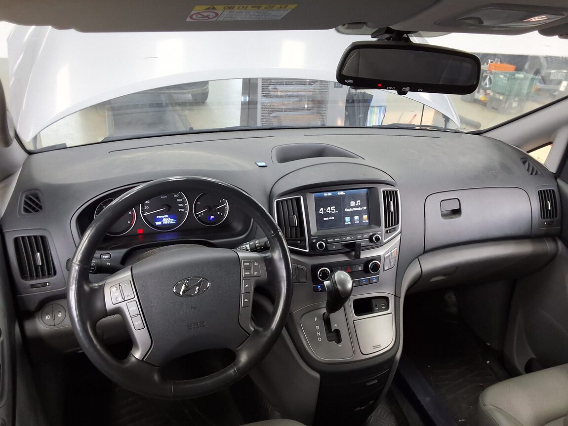 HYUNDAI THE NEW GRAND STAREX 5-SEATER DIESEL VAN MODERN 2019 - zdjęcie 11