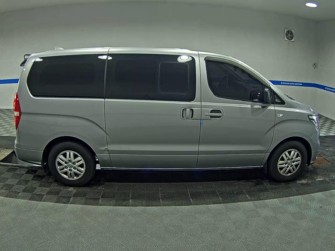 HYUNDAI THE NEW GRAND STAREX 5-SEATER DIESEL VAN MODERN 2019 - zdjęcie 4