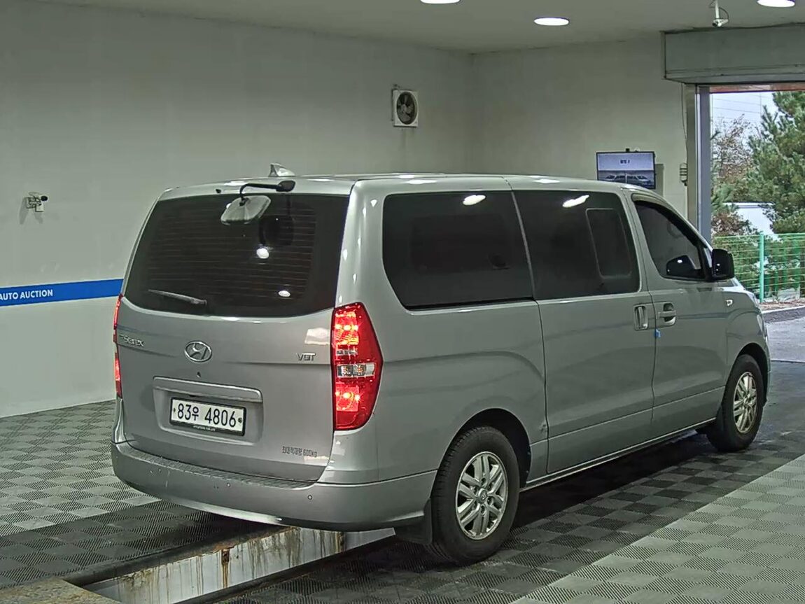 HYUNDAI THE NEW GRAND STAREX 5-SEATER DIESEL VAN MODERN 2019 - zdjęcie 5