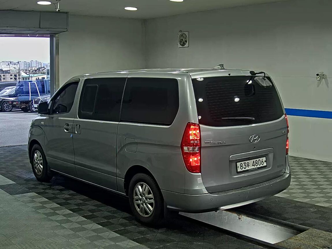 HYUNDAI THE NEW GRAND STAREX 5-SEATER DIESEL VAN MODERN 2019 - zdjęcie 6