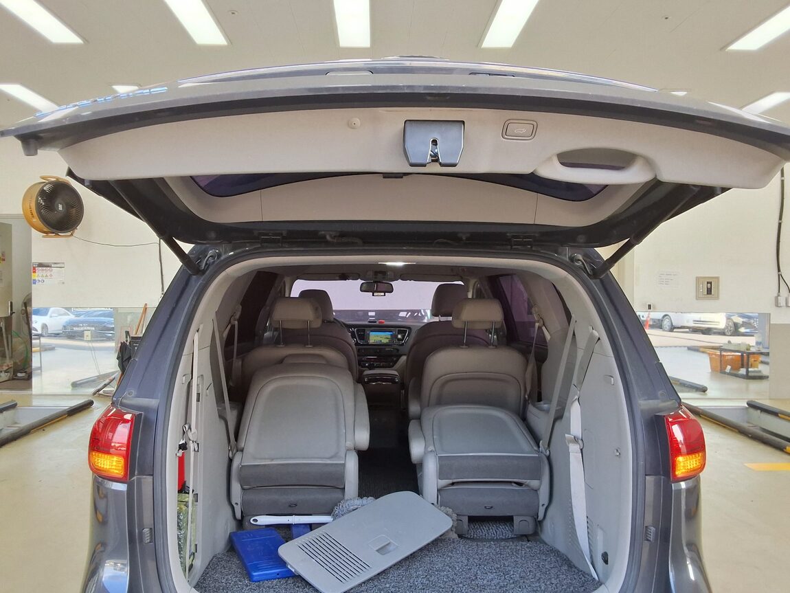 KIA ALL NEW CARNIVAL 9-SEATER DIESEL PRESTIGE 2016 - zdjęcie 14