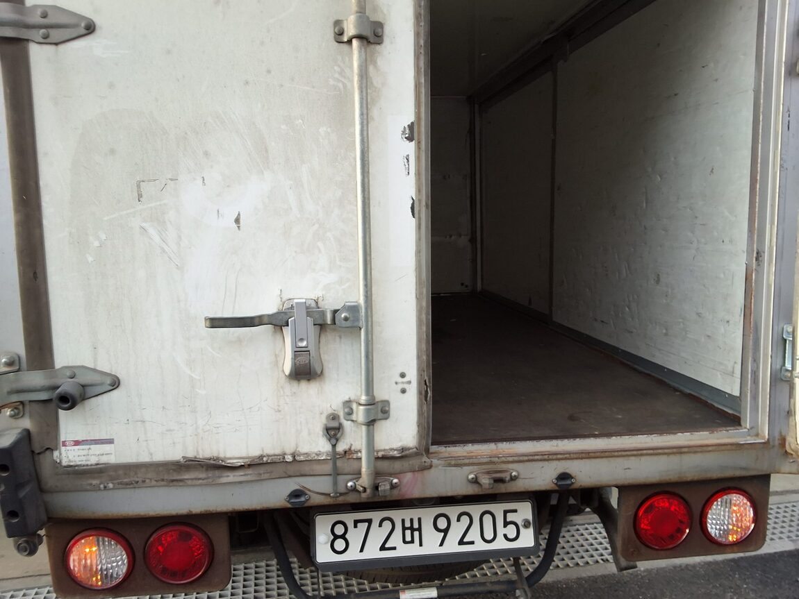 KIA BONGO III CARGO BUILT-IN BOX TRUCK 1 TON KING CAB 2016 - zdjęcie 13