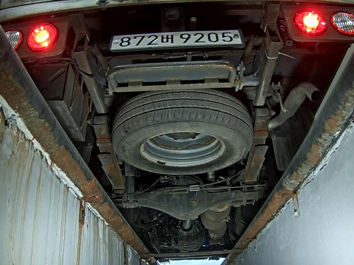 KIA BONGO III CARGO BUILT-IN BOX TRUCK 1 TON KING CAB 2016 - zdjęcie 8