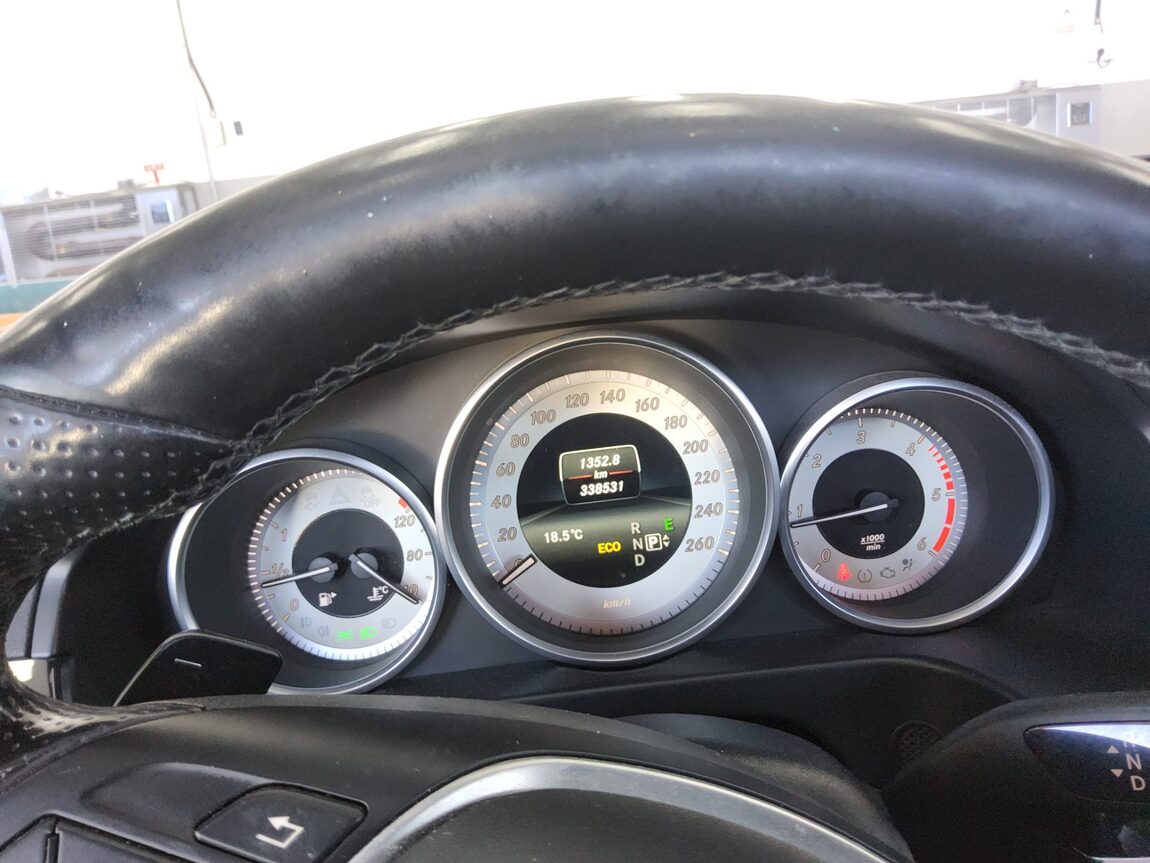 MERCEDES-BENZ E-CLASS (4TH GEN) E220 CDI AVANTGARDE 2016 - zdjęcie 9