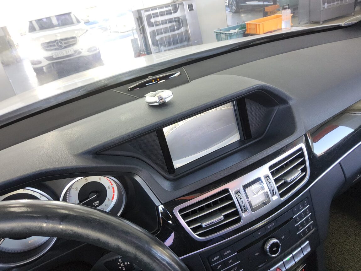 MERCEDES-BENZ E-CLASS (4TH GEN) E220 CDI AVANTGARDE 2016 - zdjęcie 17