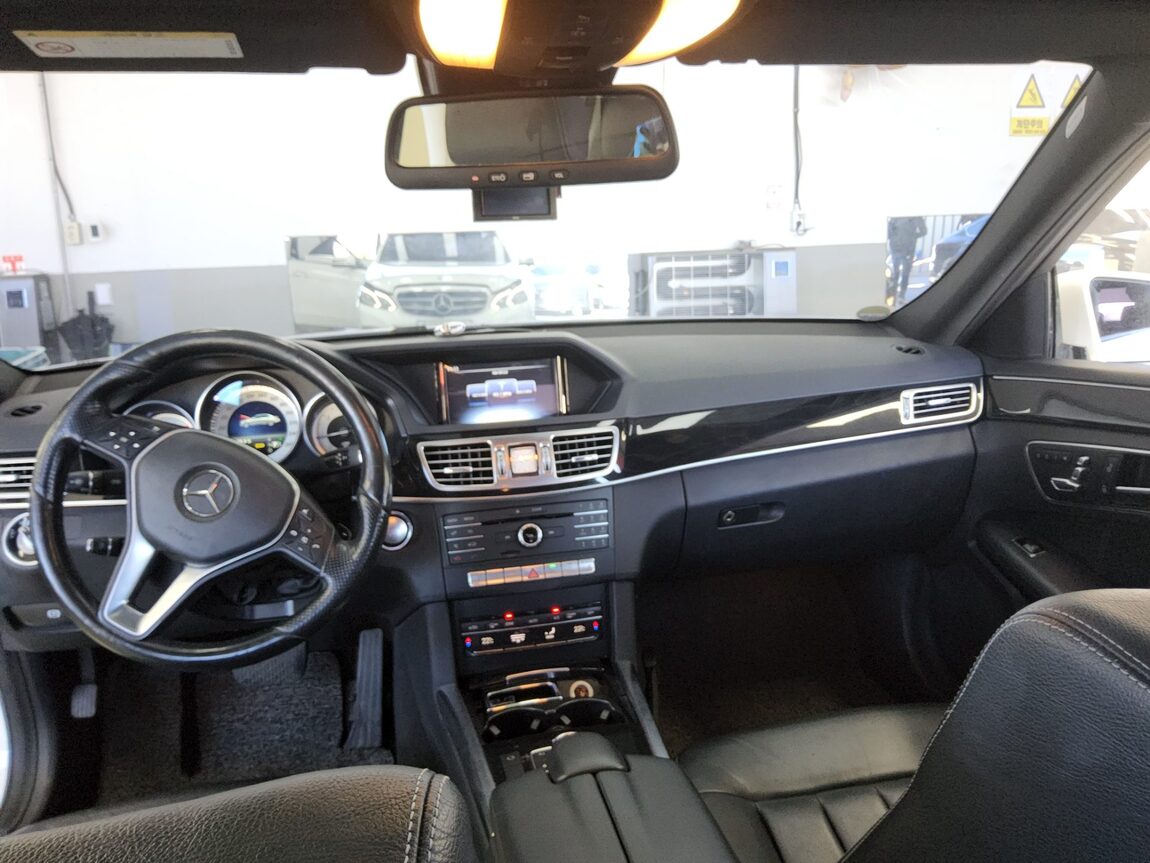 MERCEDES-BENZ E-CLASS (4TH GEN) E220 CDI AVANTGARDE 2016 - zdjęcie 11