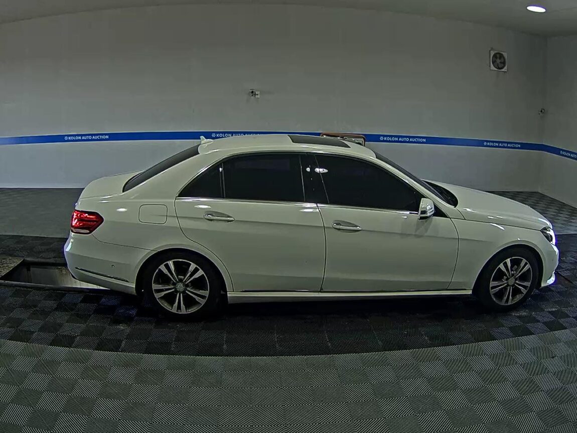 MERCEDES-BENZ E-CLASS (4TH GEN) E220 CDI AVANTGARDE 2016 - zdjęcie 4