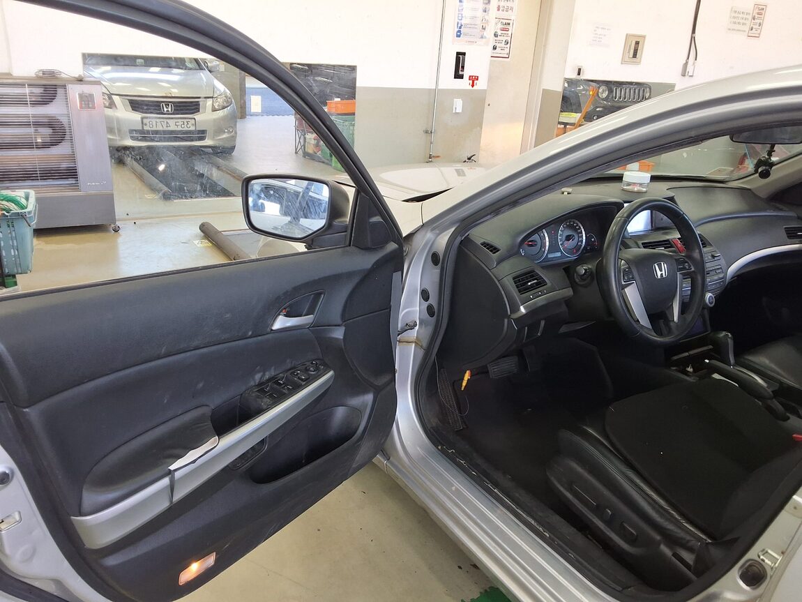 HONDA ACCORD (8TH GEN) 2.4 2009 - zdjęcie 10
