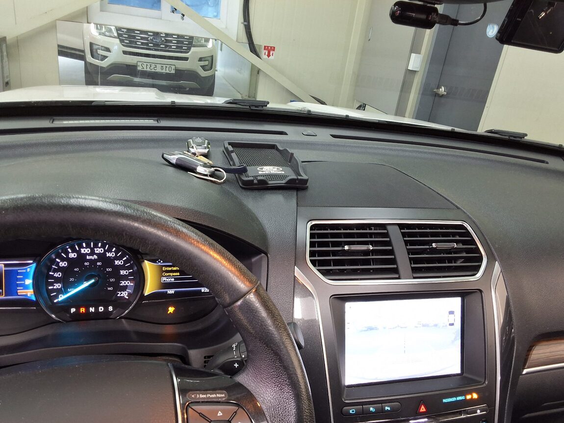 FORD EXPLORER (5TH GEN) 2.3 AWD LIMITED 2017 - zdjęcie 25