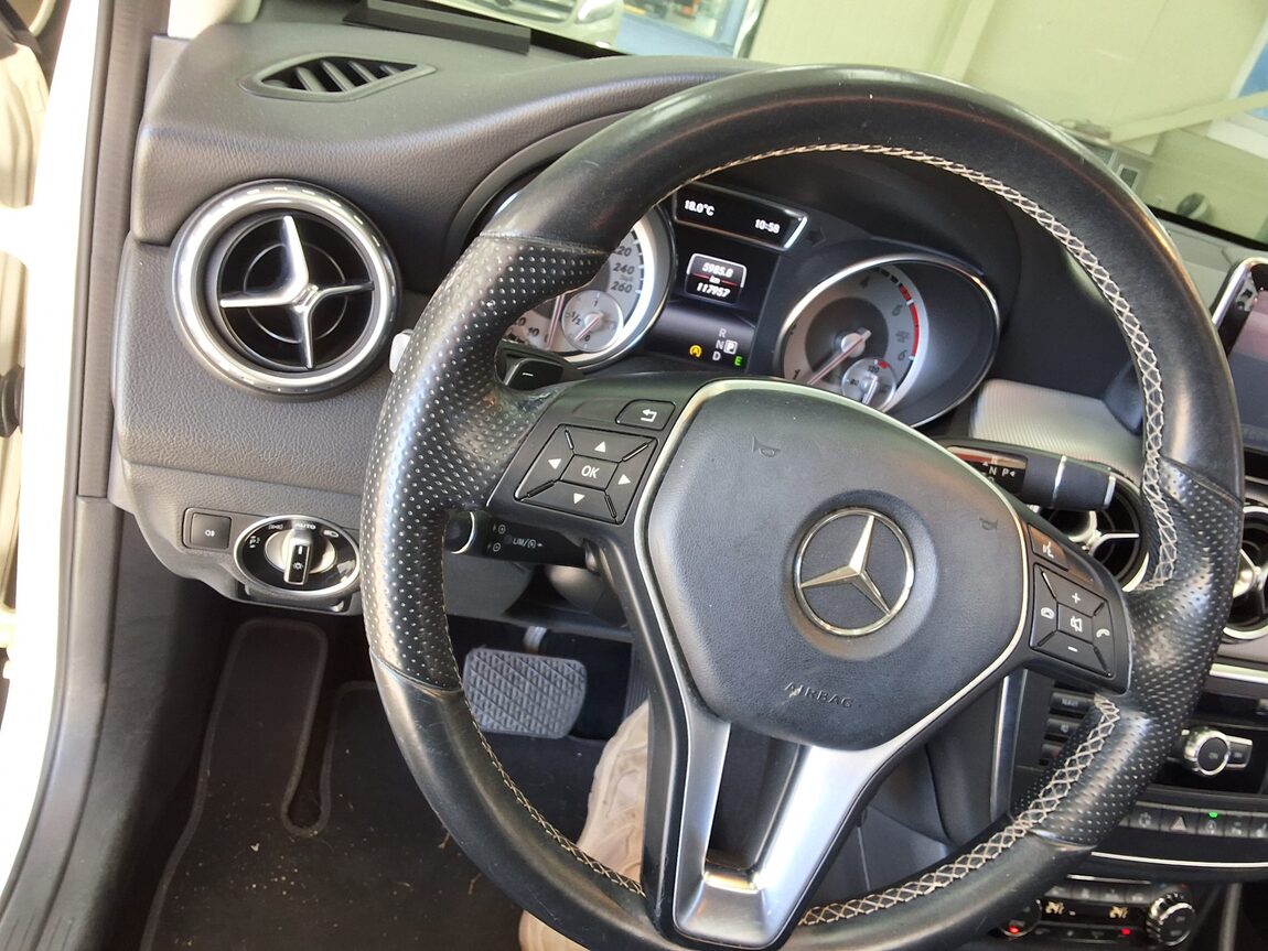 MERCEDES-BENZ GLA-CLASS GLA 200 CDI 2015 - zdjęcie 23